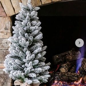 King of Christmas 3’ Flocked Tabletop Tree